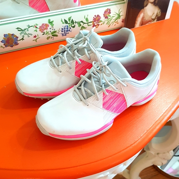 NIKE Pink & Light Grey Sneakers - Picture 3 of 16